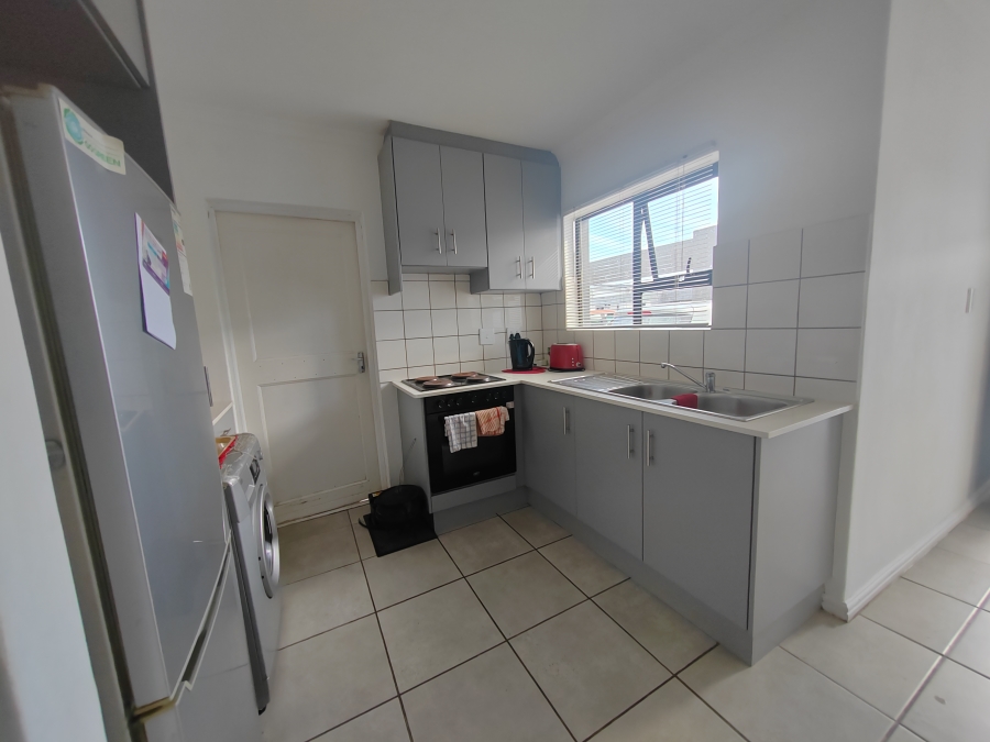 To Let 3 Bedroom Property for Rent in Silwood Heights Western Cape